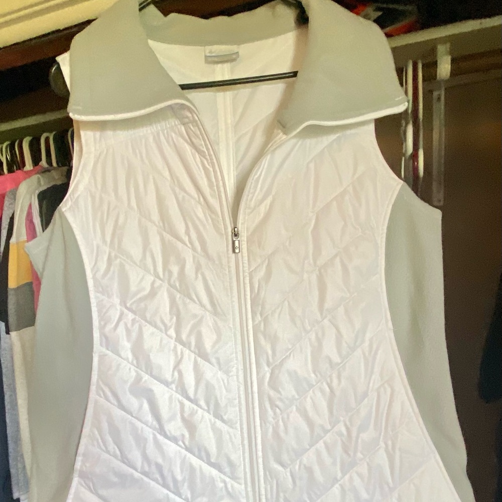 New light weight Columbia vest.